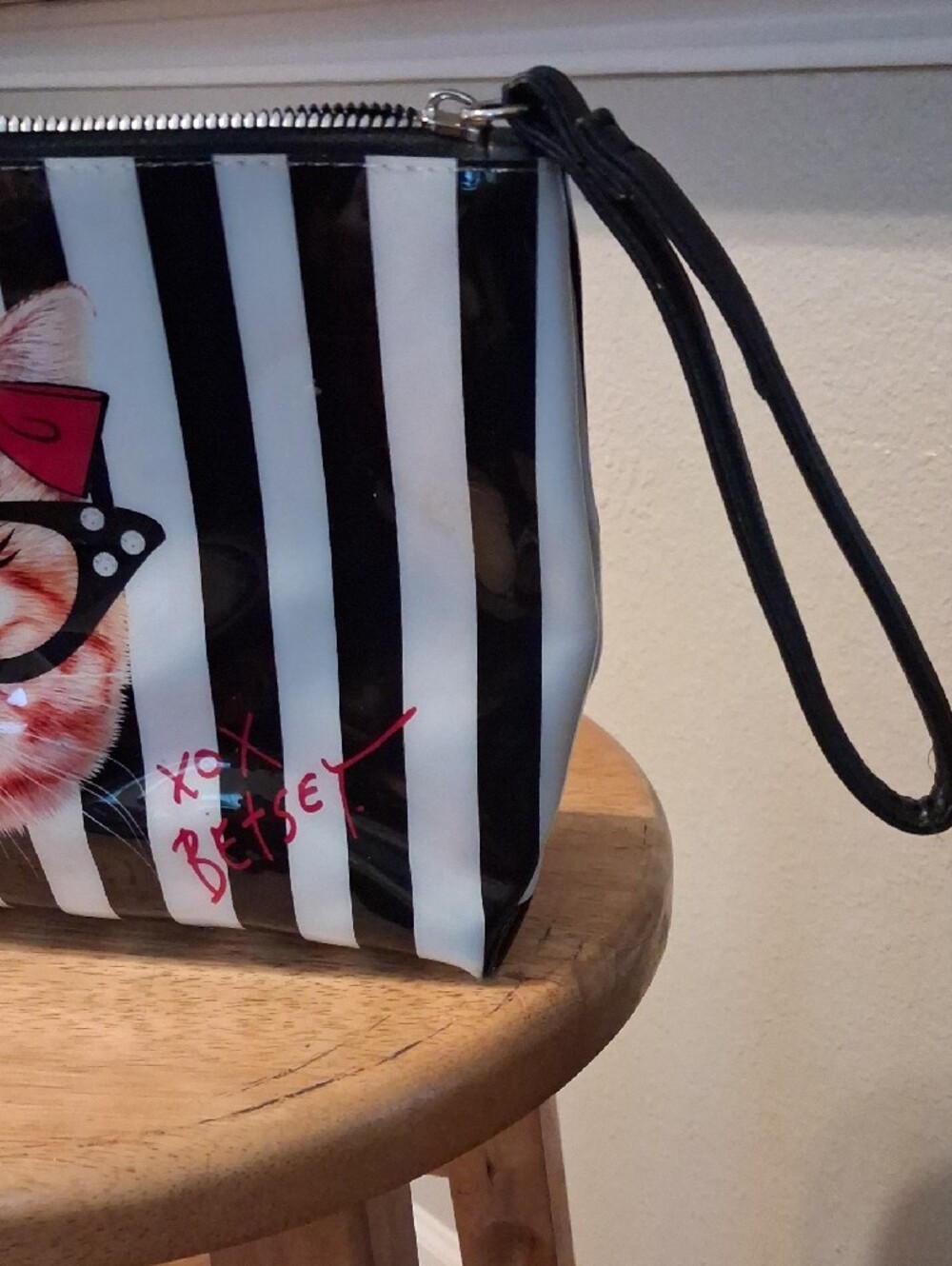 Betsey Johnson Black White Striped Cat Wristlet Clutch with Pink Bow - Picture 2 of 5